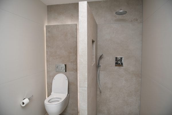 Asselux-Keramiek-Toilet-en-Douche